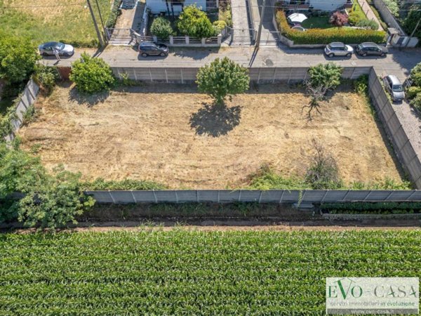 terreno edificabile in vendita a Buscate