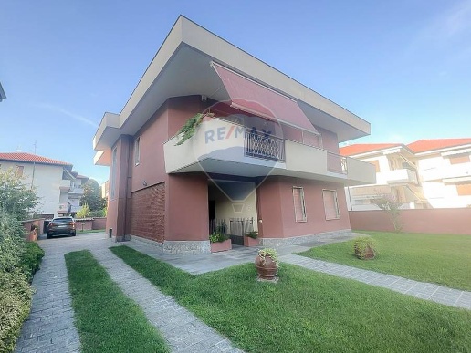 casa indipendente in vendita a Buscate