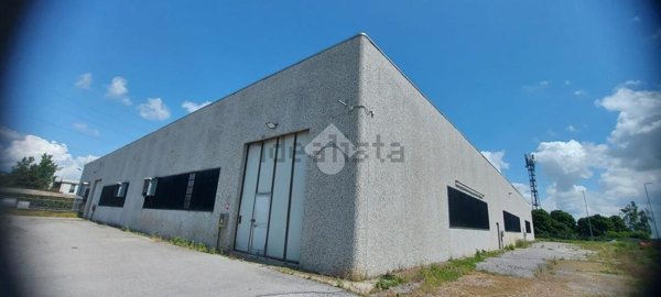 capannone in vendita a Buscate