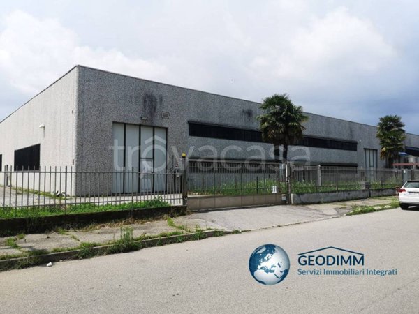 locale commerciale in vendita a Buscate