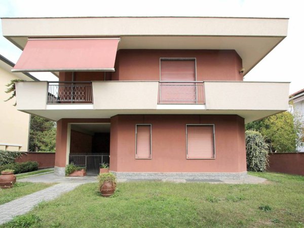 casa indipendente in vendita a Buscate