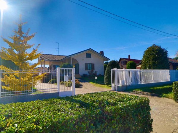 casa indipendente in vendita a Buscate