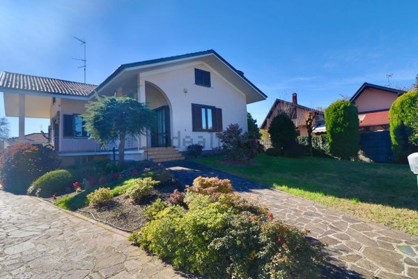 casa indipendente in vendita a Buscate