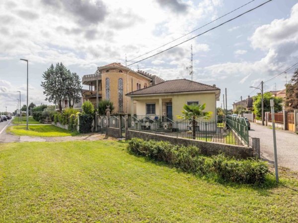 casa indipendente in vendita a Buscate