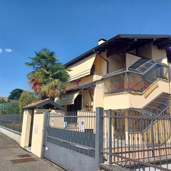 appartamento in vendita a Buscate