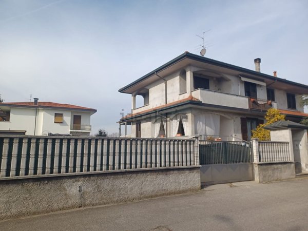 casa indipendente in vendita a Buscate