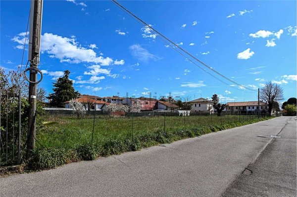 terreno edificabile in vendita a Buscate