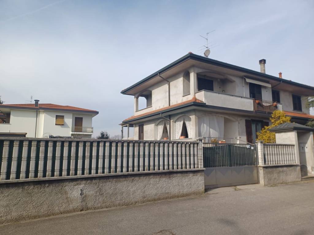 casa indipendente in vendita a Buscate