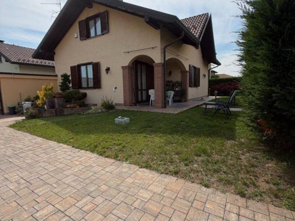 casa indipendente in vendita a Buscate