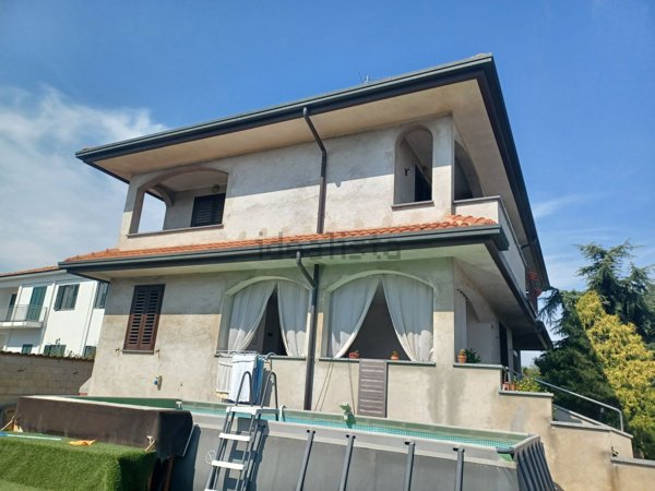 casa indipendente in vendita a Buscate