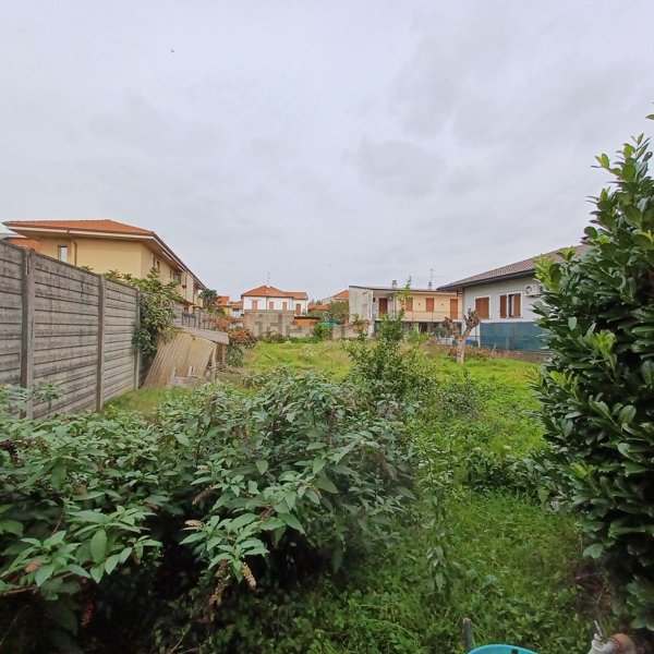 terreno edificabile in vendita a Buscate
