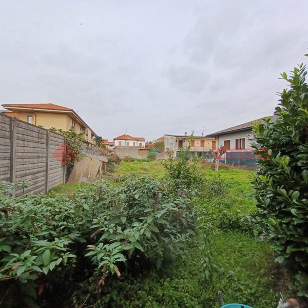 terreno in vendita a Buscate