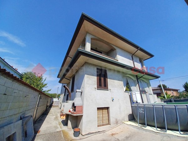 casa indipendente in vendita a Buscate