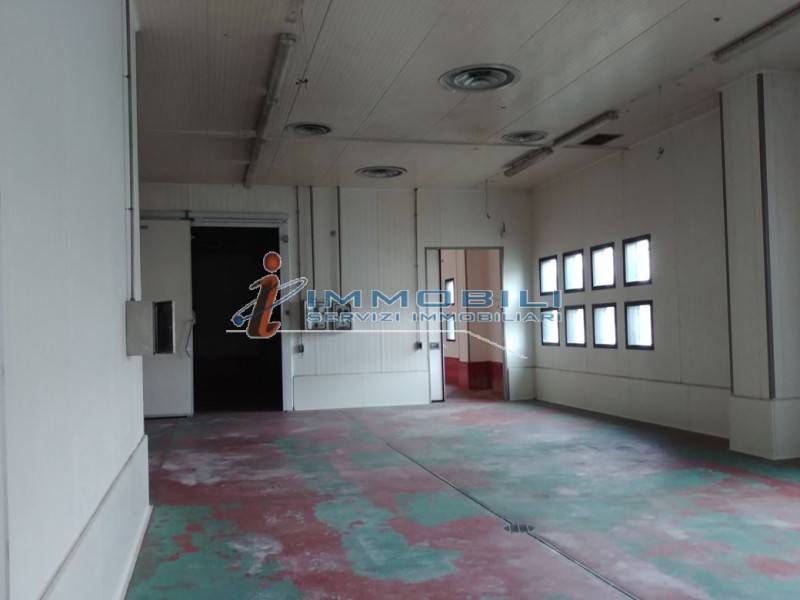 capannone in vendita a Bussero