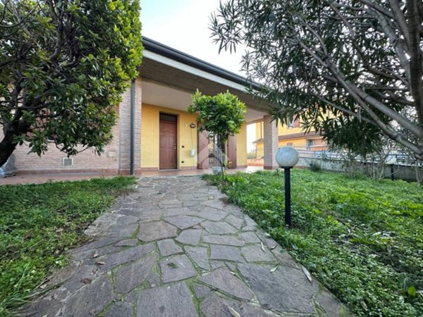 casa indipendente in vendita a Bussero
