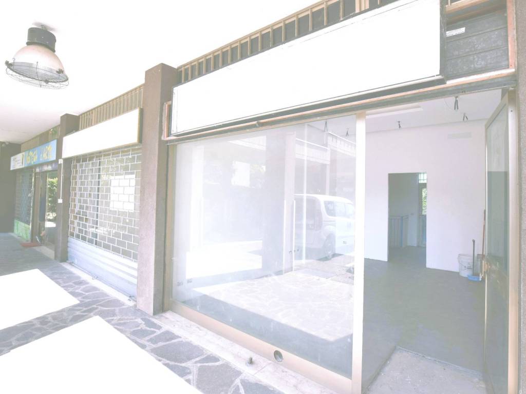 negozio in vendita a Bussero