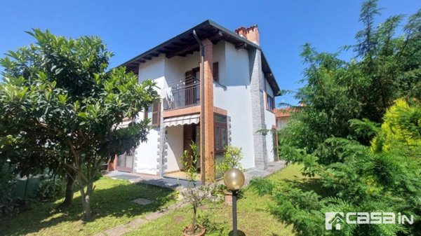 casa indipendente in vendita a Bussero