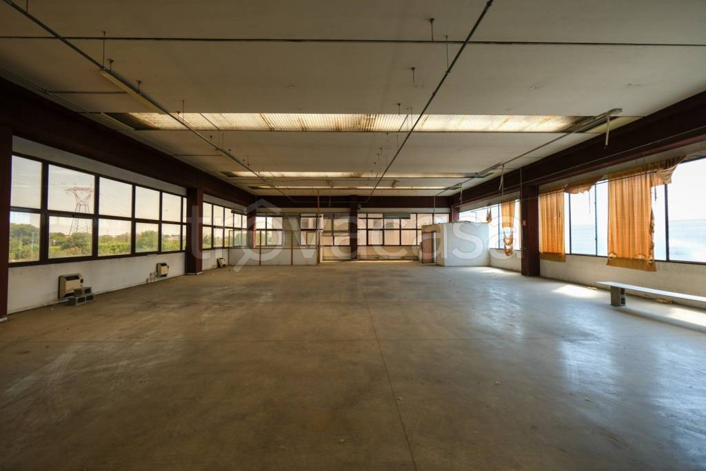 negozio in vendita a Bussero