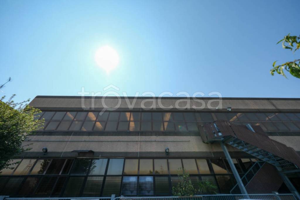 negozio in vendita a Bussero