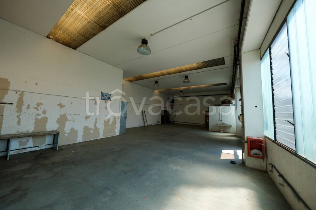 negozio in vendita a Bussero