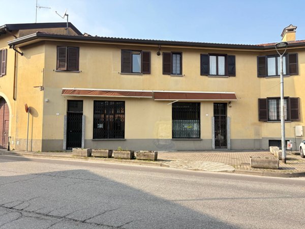 locale commerciale in vendita a Bussero