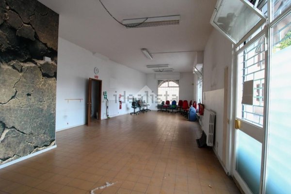 locale di sgombero in vendita a Bussero