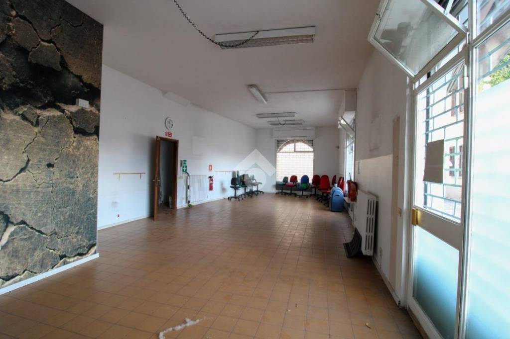 negozio in vendita a Bussero