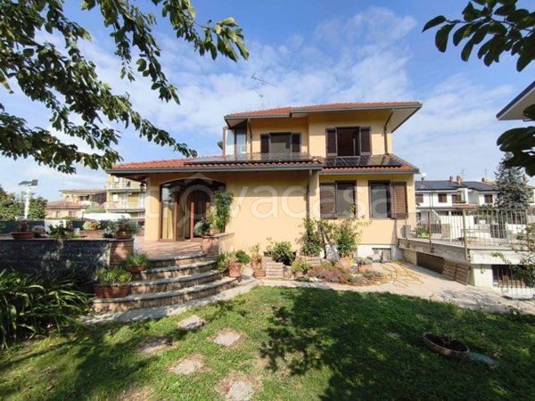 casa indipendente in vendita a Bussero