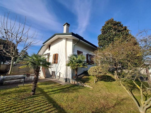 casa indipendente in vendita a Busto Garolfo