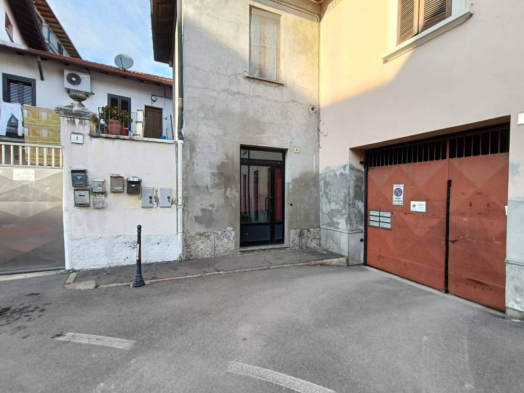 negozio in vendita a Busto Garolfo