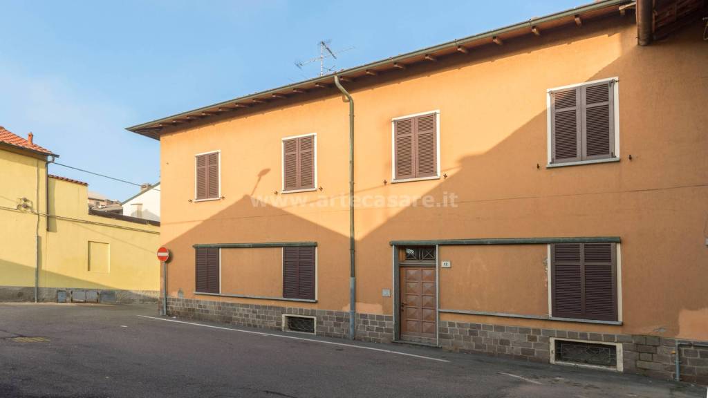 casa indipendente in vendita a Busto Garolfo