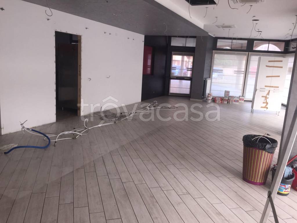 negozio in vendita a Busto Garolfo