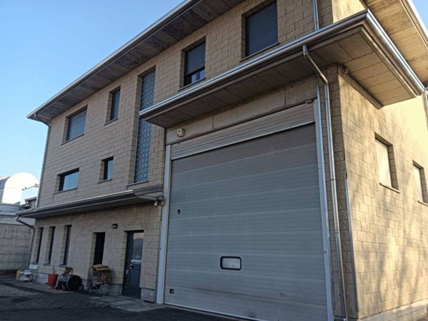 locale commerciale in vendita a Busto Garolfo