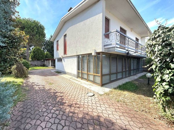 casa indipendente in vendita a Busto Garolfo