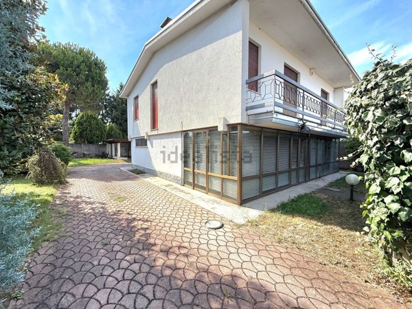casa indipendente in vendita a Busto Garolfo
