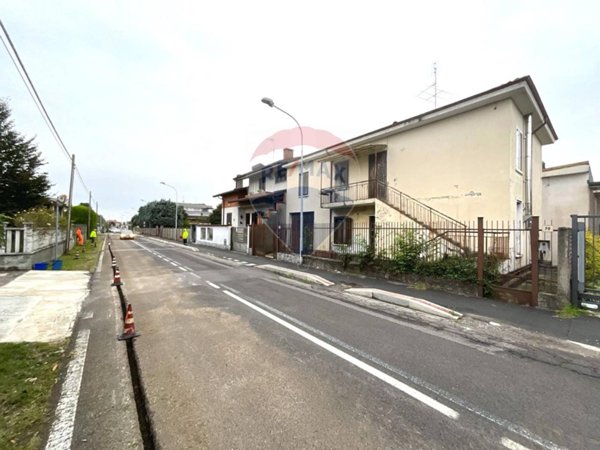 casa indipendente in vendita a Busto Garolfo