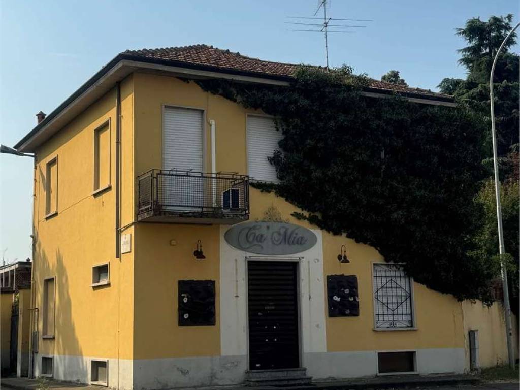 casa indipendente in vendita a Busto Garolfo