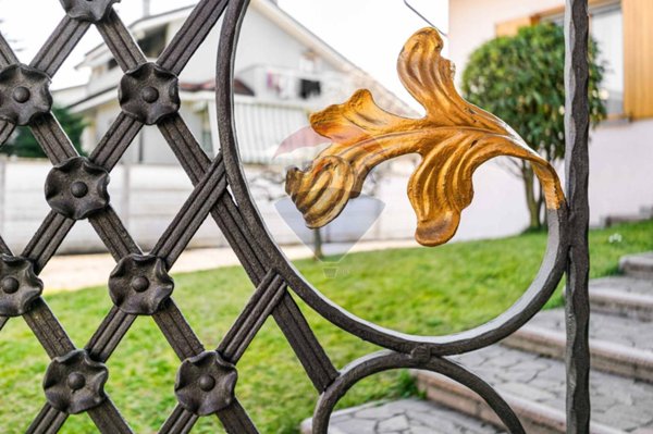 casa indipendente in vendita a Busto Garolfo