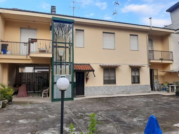 casa indipendente in vendita a Busto Garolfo