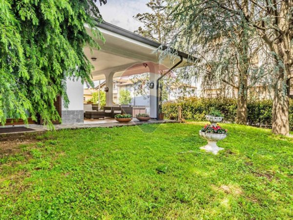 casa indipendente in vendita a Busto Garolfo