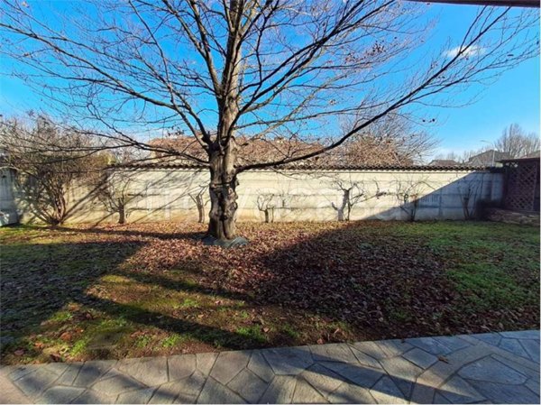 casa indipendente in vendita a Busto Garolfo