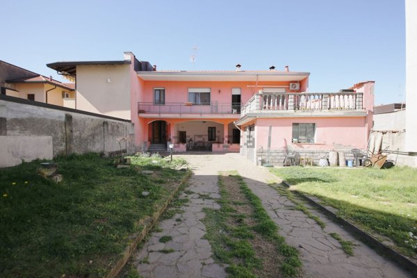 casa indipendente in vendita a Busto Garolfo
