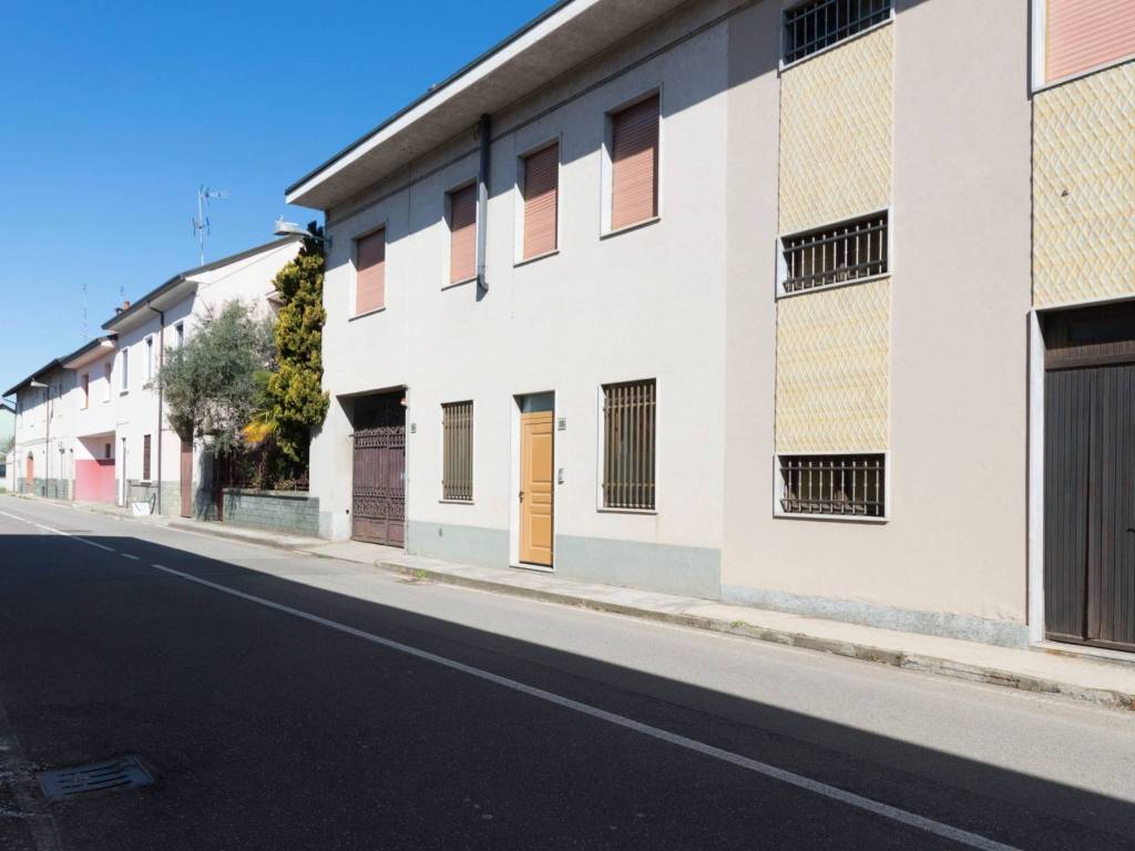 casa indipendente in vendita a Busto Garolfo