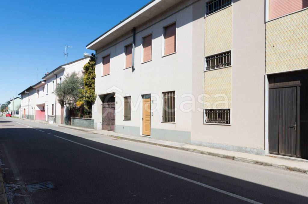 casa indipendente in vendita a Busto Garolfo