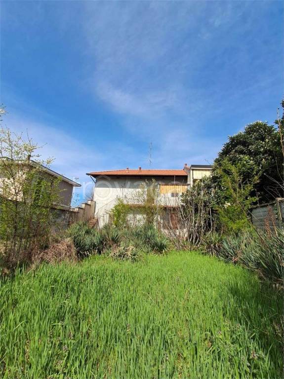 casa indipendente in vendita a Busto Garolfo
