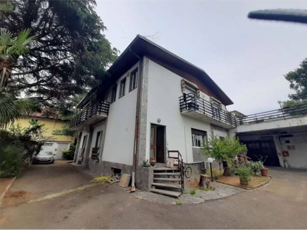 casa indipendente in vendita a Busto Garolfo