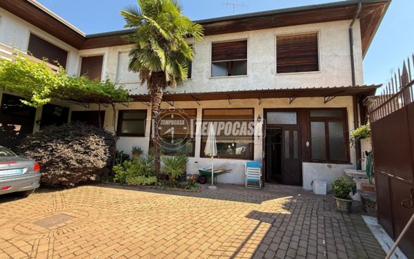 casa indipendente in vendita a Busto Garolfo