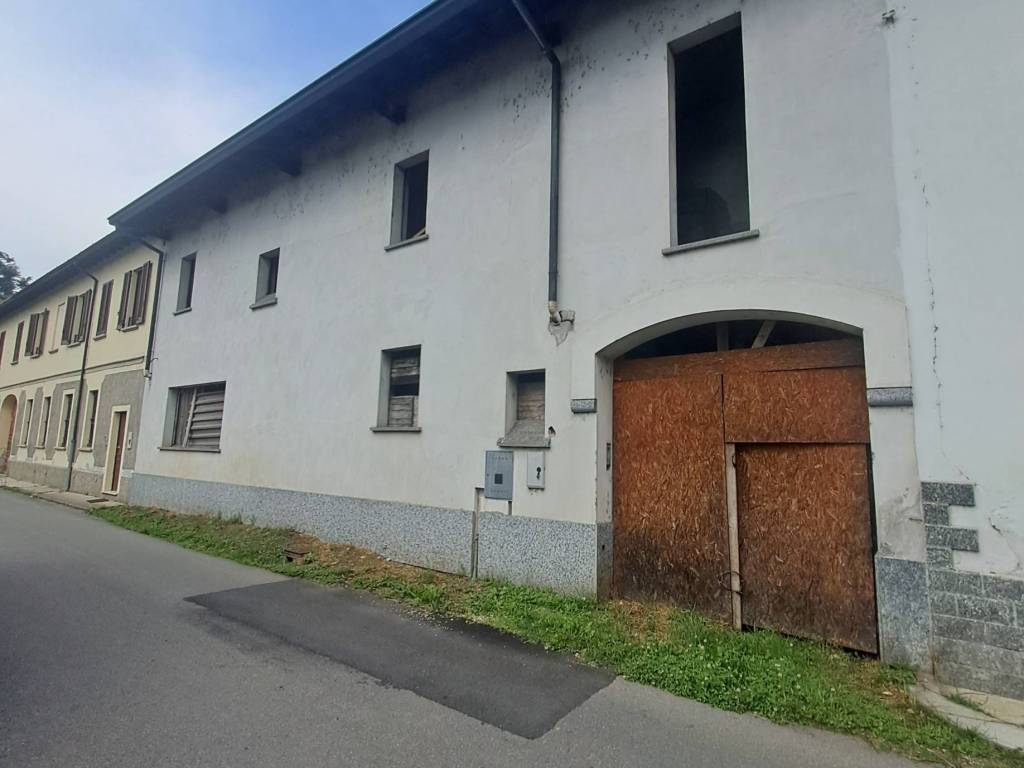 casa indipendente in vendita a Busto Garolfo