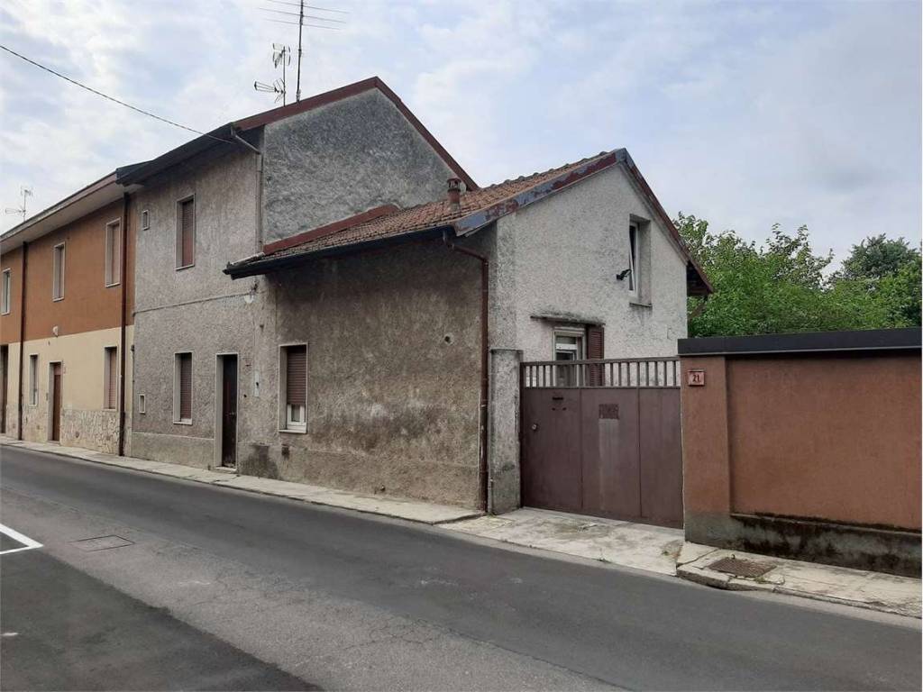 casa indipendente in vendita a Busto Garolfo
