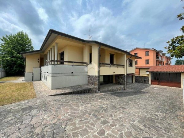 casa indipendente in vendita a Busto Garolfo